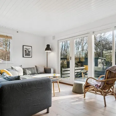 בית נופש Lovely Summer House With Bornholm Atmosphere